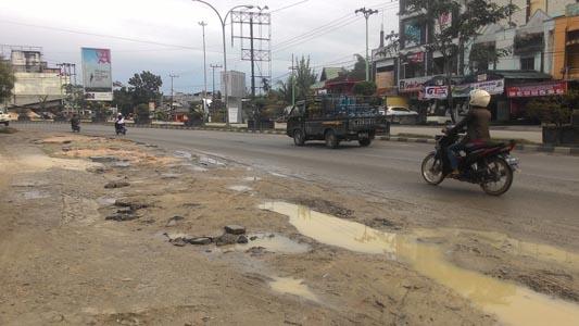 Jalan Di Duri Bengkalis Rusak Akibat Penggalian Kabel PT BCP