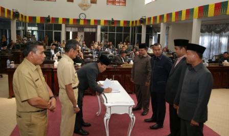 Disahkan Rp1.4 Triliun, APBD 2017 Rohul Tunggu Verifikasi Gubri