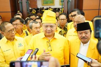 Airlangga Hartarto Targetkan Golkar Sumatera I Kuasai 17 Kursi DPR RI