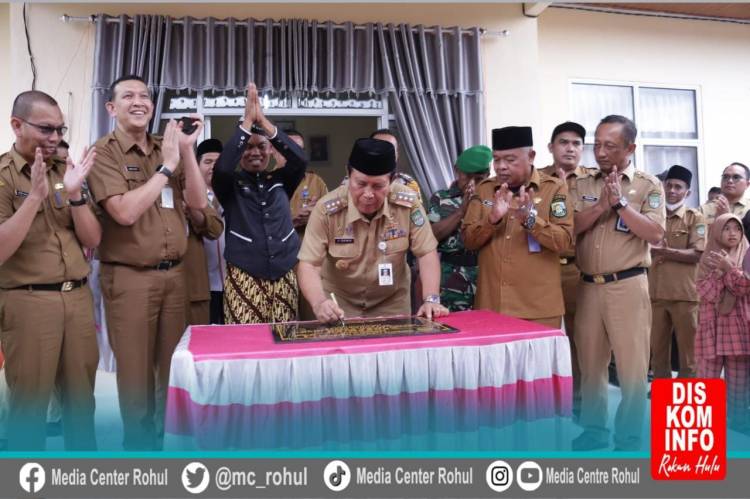 Resmikan Kantor Desa Pasir Indah, Ini Pesan Bupati Rohul 