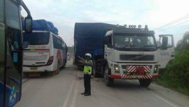Daerah Penghasil Langka BBM, Jalan Lintas Dumai-Duri Macet Puluhan Kilometer
