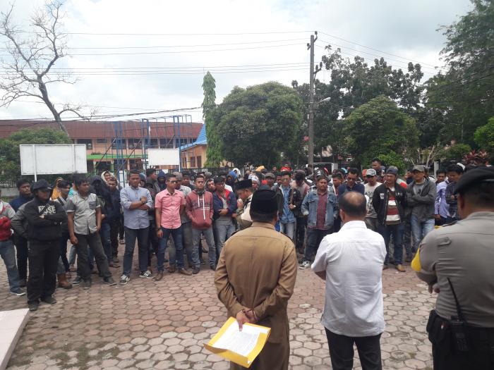 Kembali Aksi di Disnaker Dumai, Pekerja PT SMIP Sampaikan 9 Tuntutan 