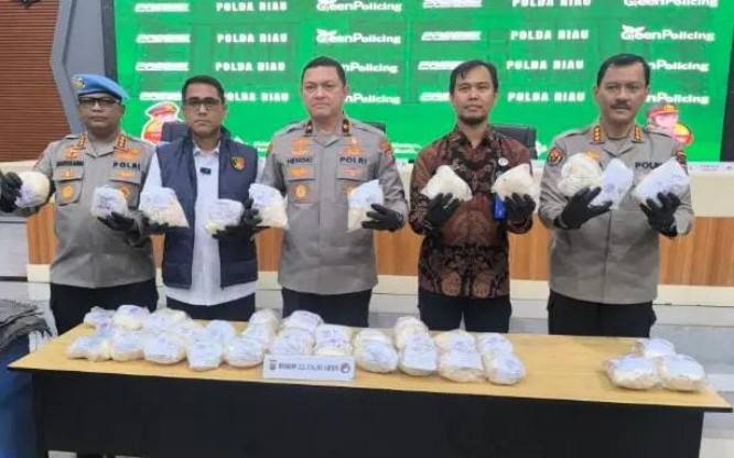 Aparat Polda Riau Amankan 22,7 Kilogram Heroin dan Dua Tersangka di Bengkalis