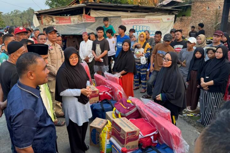 Bupati Siak Temui Korban Kebakaran di Tualang, Minta Warga Tingkatkan Kewaspadaan