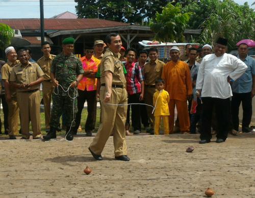 Tim Permainan Gasing Taja Pertandingan Persahabatan