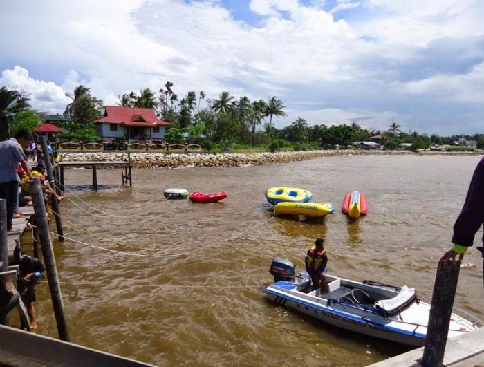 Liburan Akhir Pekan, Pantai Marina Dumai Dipadati Pengunjung