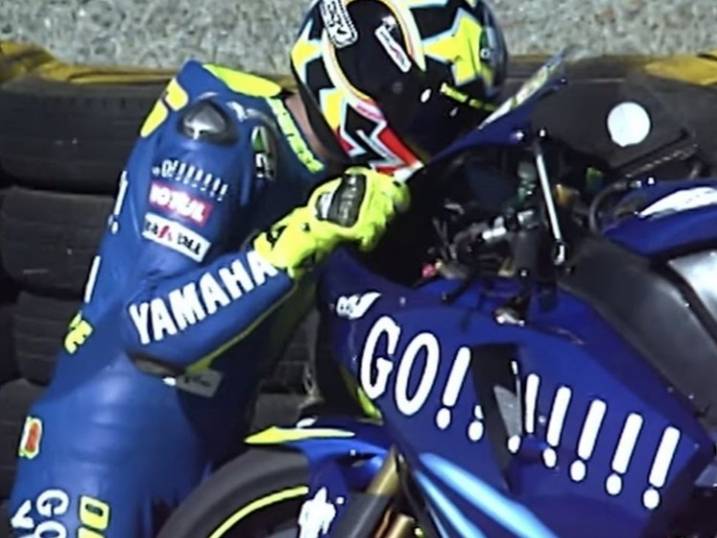 Ciuman Pertama Rossi untuk Yamaha YZR-M1