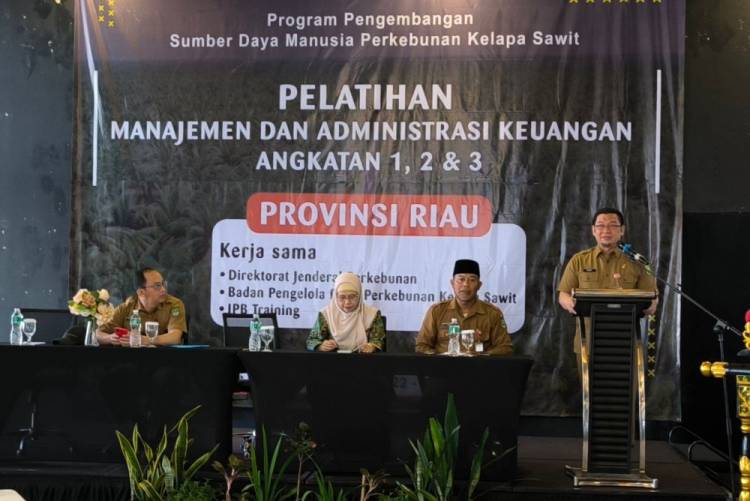 Petani Sawit di Riau Dilatih Manajemen Administrasi dan Keuangan