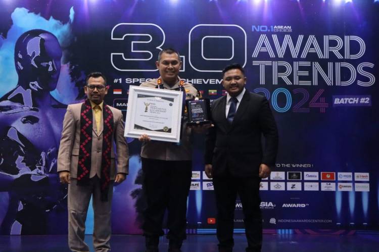 Kapolres Dumai AKBP Dhovan Oktavianto Diganjar Penghargaan Asia Choice Award
