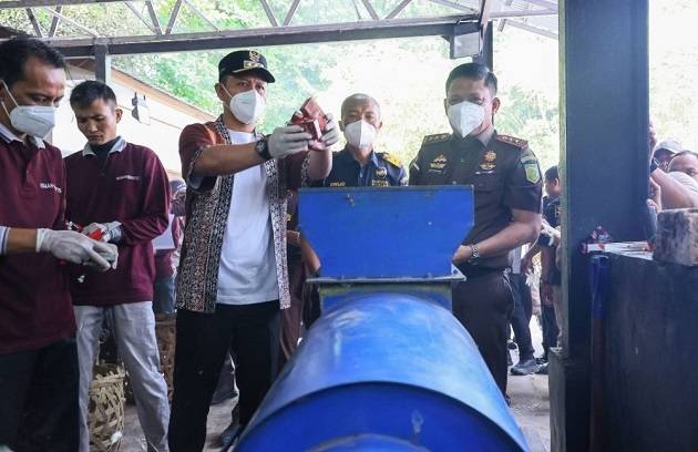 Berantas Rokok Ilegal, Kejati Riau Hancurkan Puluhan Juta Batang Tanpa Cukai