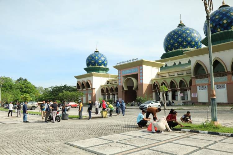 Goro Massal di Siak, ASN Bersihkan Islamic Center dan Bawah Jembatan Tengku Agung