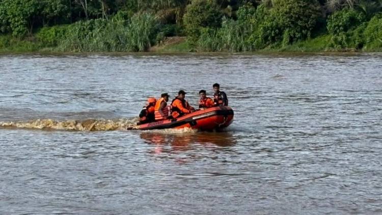 Bermain di Tepi Sungai, Bocah 4 Tahun di Kuansing Diduga Terjatuh dan Hilang