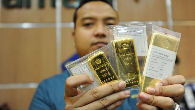 Update Harga Emas Hari Ini: Antam Turun Tajam Rp65 Ribu/Gram, Buyback Ikut Merosot