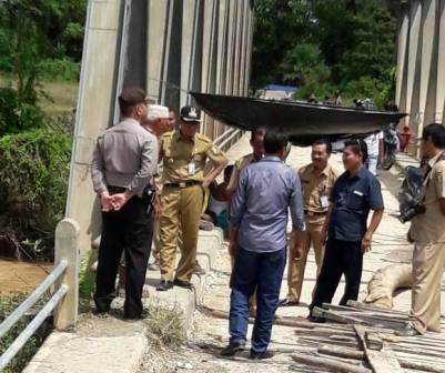 Bupati Mursini Tinjau Banjir Bandang Di Desa Petai Kuansing