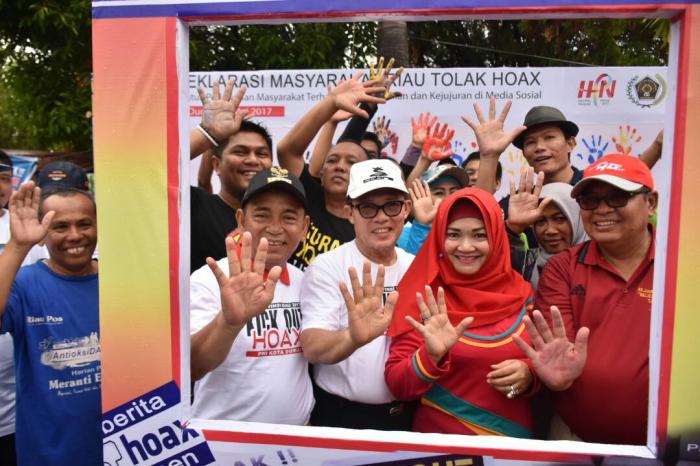 HM Harris Ikuti Deklarasi Anti Hoax Di Dumai Peringati HPN Riau 2017