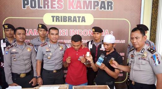 Dua Dukun Palsu Pengganda Uang Di Kampar Dibekuk Polisi