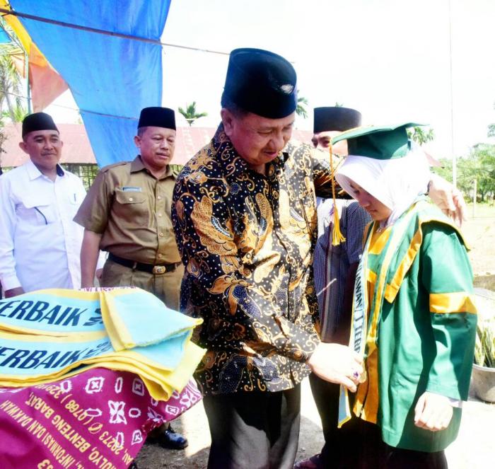Wabup Inhil Ajak Guru Tingkatkan Potensi Menulis