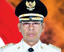 Bupati Kuansing Terima Award PWI Riau 2017 Tokoh Kepala Daerah