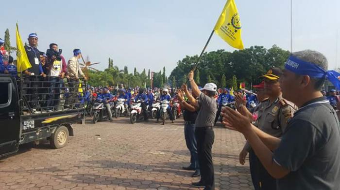 Ribuan Buruh Di Dumai Turun Ke Jalan