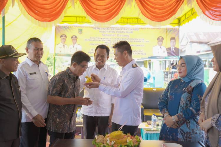 Pengusaha Tionghoa Bangun Jembatan di Sinaboi