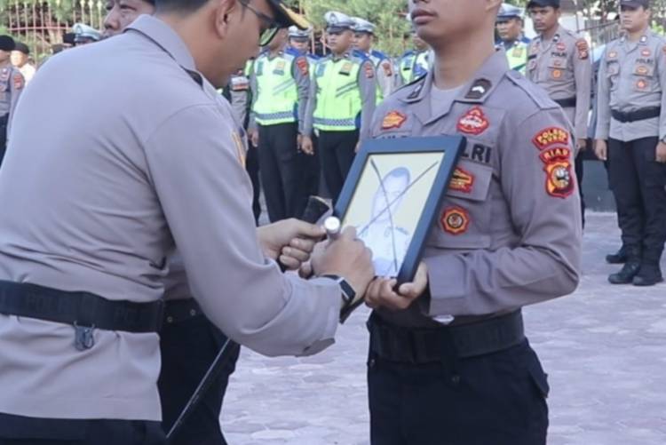 Polres Dumai Pecat Dua Anggota Terlibat Pelanggaran Berat dan Narkoba