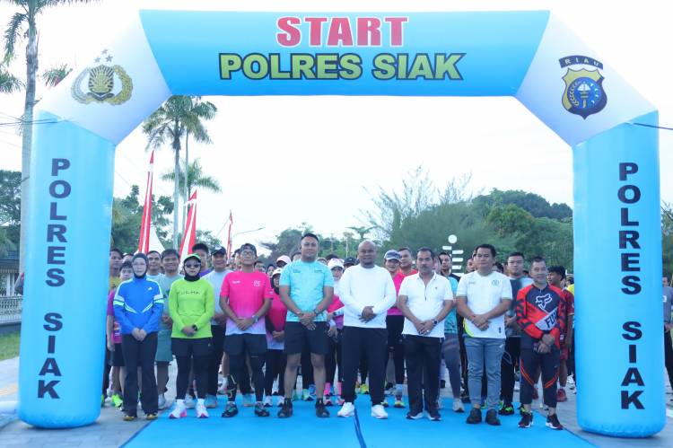 Wabup Siak dan Kapolres Lepas Lomba Maraton 8 KM Keliling Kota Siak