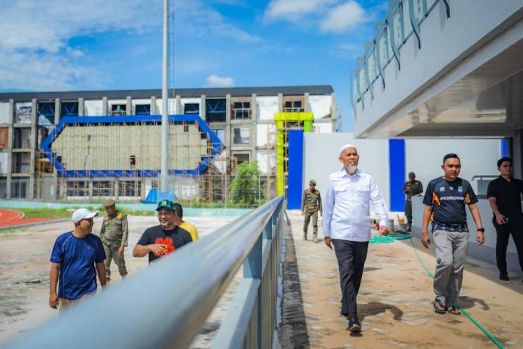 Walikota Dumai Tinjau Tribun Stadion Wan Dahlan Ibrahim dan Pembangunan GOR