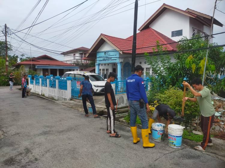 Relawan SPPG Rimba Sekampung Gotong Royong Bersihkan Lingkungan dan Area Dapur
