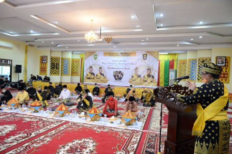 Wagubri Cerita Sejarah 50 Tahun Lembaga Adat Melayu Riau