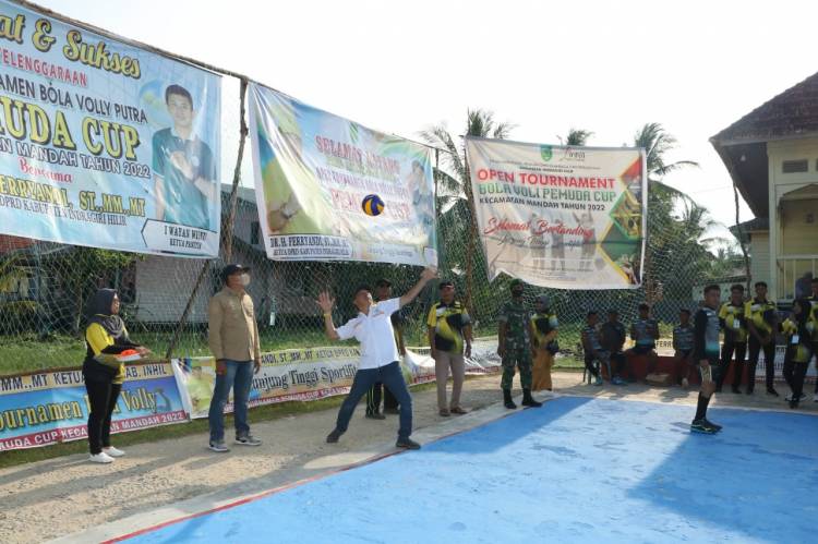 Turnamen Volly Pemuda Cup Kecamatan Mandah, Ketua DPRD Inhil: Bangkitkan Gairah Olahraga