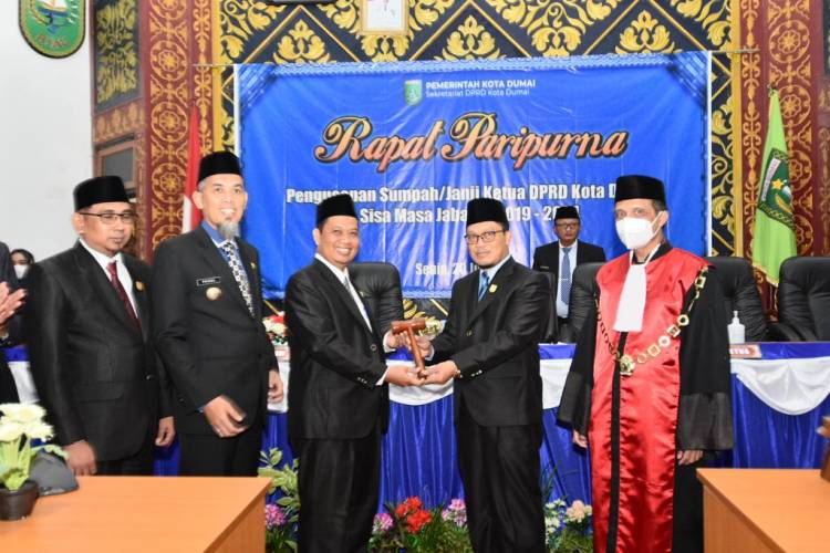 Dihadiri Walikota Dumai, Suprianto Gantikan Posisi Ketua DPRD Dumai