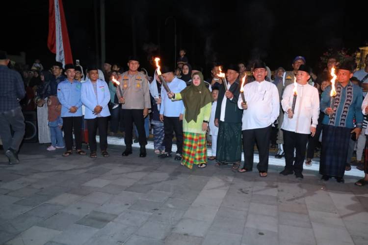 Semarak Malam 1 Muharam, Bupati Siak Hidupkan Kembali Tradisi Pawai Obor di Kota Pusaka