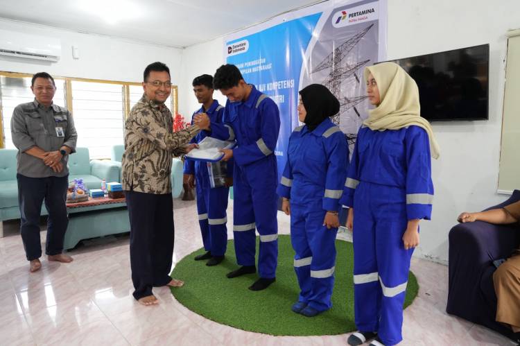 Pertamina Patra Niaga Latih 20 Pemuda Dumai Jadi Operator Listrik Industri Bersertifikat