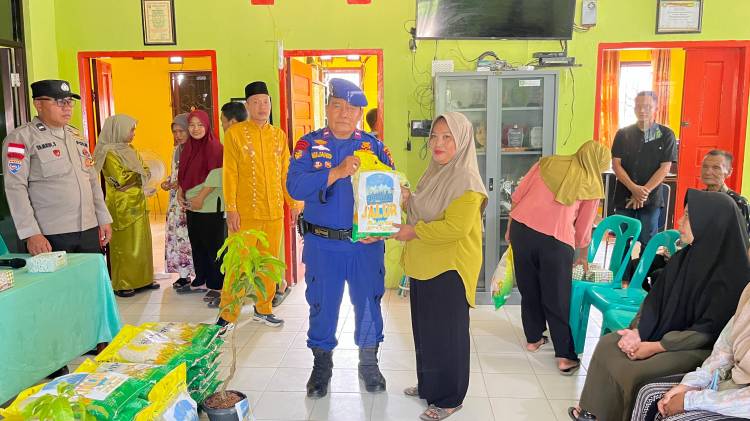 JALUR Polda Riau Hadir di Pulau Terluar Indonesia, Warga Kadur Terima Bantuan Sosial