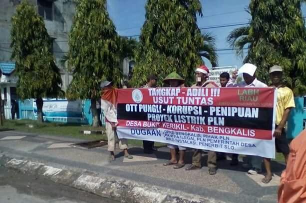 Warga Bukit Kerikil Bengkalis Minta PLN Dumai Bongkar Pungli