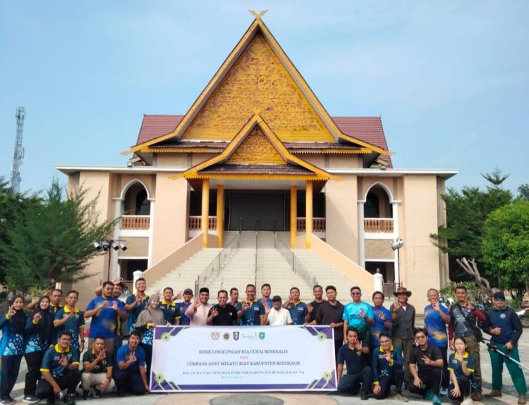 Peringati Hari Jadi Bengkalis, Bea Cukai dan LAMR Tanamkan Semangat Gotong Royong