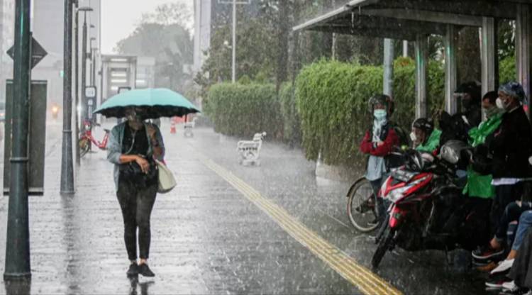 BMKG Imbau Warga Riau Waspadai Hujan Lebat, Petir, dan Angin Kencang