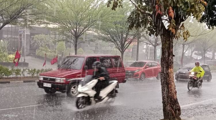Cuaca Riau 21 Juli 2026: Hujan Meluas, Hotspot Tersisa 11 Titik