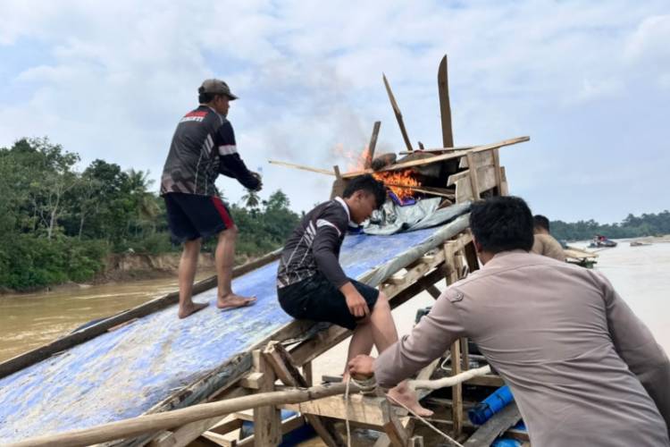 Penambangan Emas Ilegal di Sungai Kuantan Jadi Sasaran Operasi Kepolisian