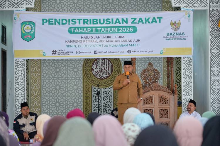 Wabup Siak Syamsurizal Serahkan Zakat Konsumtif Tahap II untuk 173 Mustahik di Sabak Auh