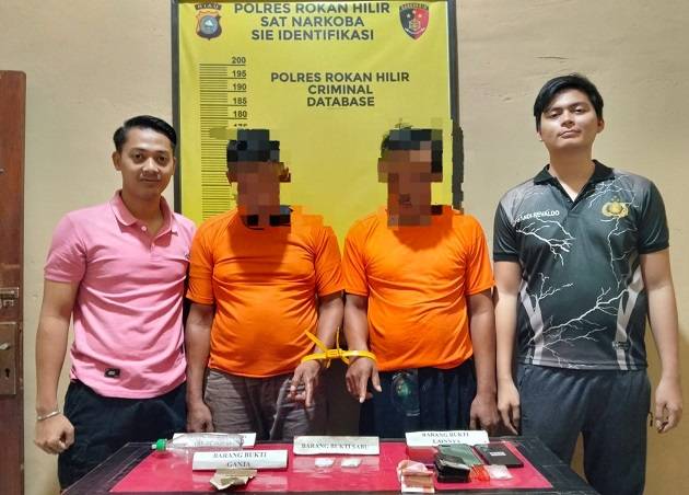 Dua Pria Diciduk, Polisi Rohil Sita Sabu, Ganja, dan Uang Diduga Hasil Transaksi