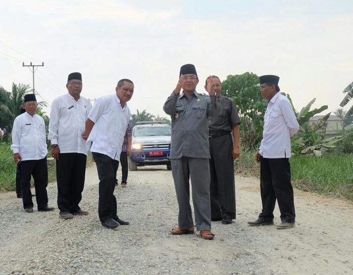 Bupati Inhil Tinjau Dua Pekerjaan Peningkatan Ruas Jalan