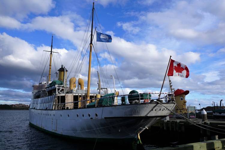 Kapal Pesiar Asal Canada Terdampar di Perairan Rupat Utara