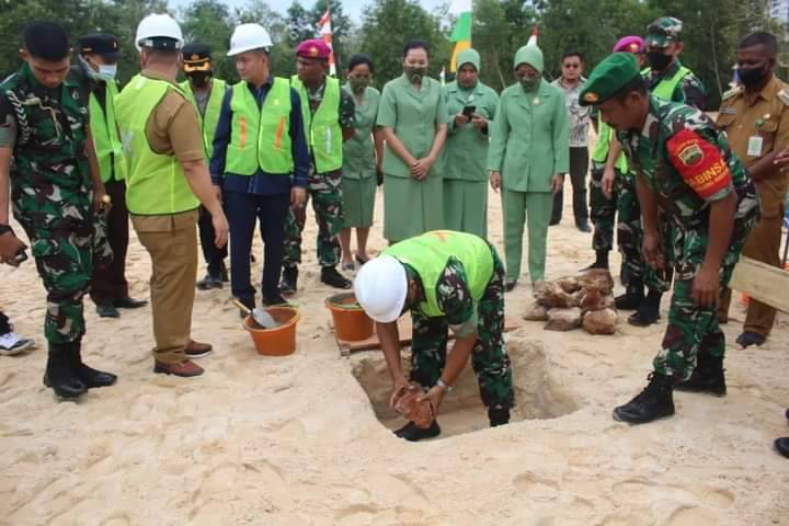 Danrem 033/WP Letakkan Batu Pertama Pembangunan Makodim Lingga 