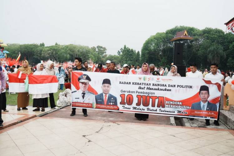 Kuansing Ikuti Gerakan Nasional Pemberian 10 Juta&nbsp; Bendera