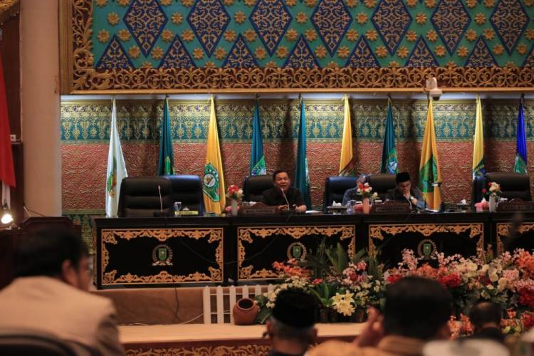 Pemprov Riau Bahas Arah Pembangunan Lewat Pandangan Fraksi DPRD