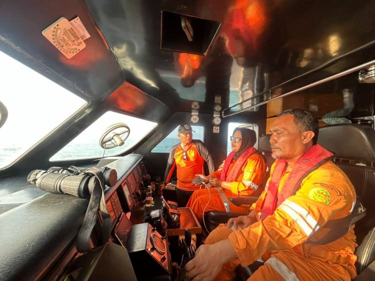 Kapal Diduga Angkut TKI Jalur Ilegal Terbalik di Rupat, 3 Orang Dalam Pencarian