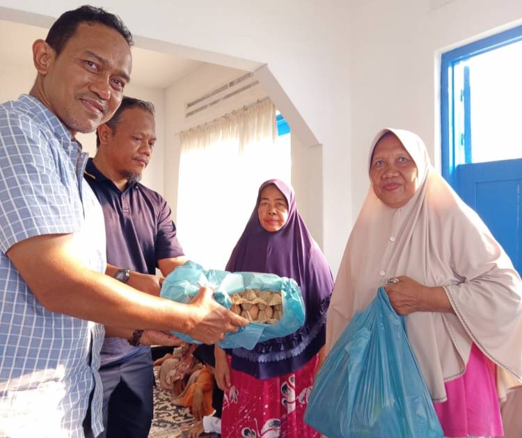 Bea Cukai Bengkalis Salurkan Bantuan Sembako untuk 35 Warga Sungai Pakning