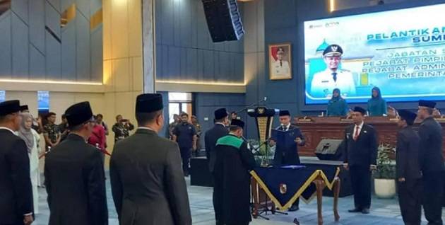 Walikota Pekanbaru Lantik Sekda Definitif dan Enam Pejabat Baru