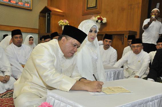 Gubenur Riau Saksikan Pernikahan Bupati Inhu